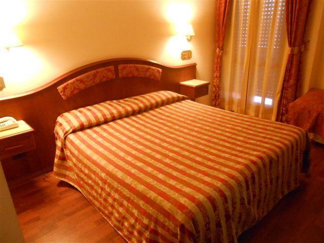 פדאסו Hotel Valdaso חדר תמונה